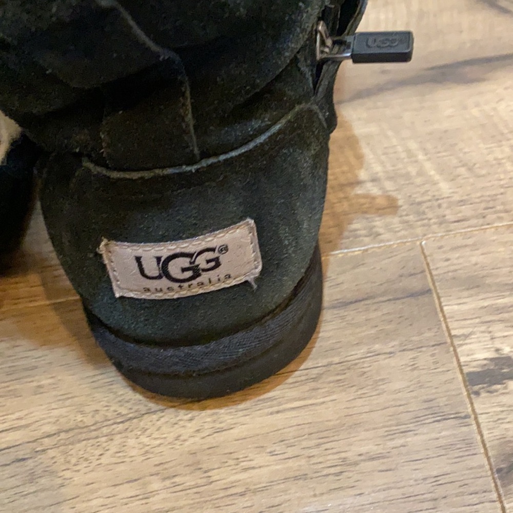 Ugg - Picture 8 of 8